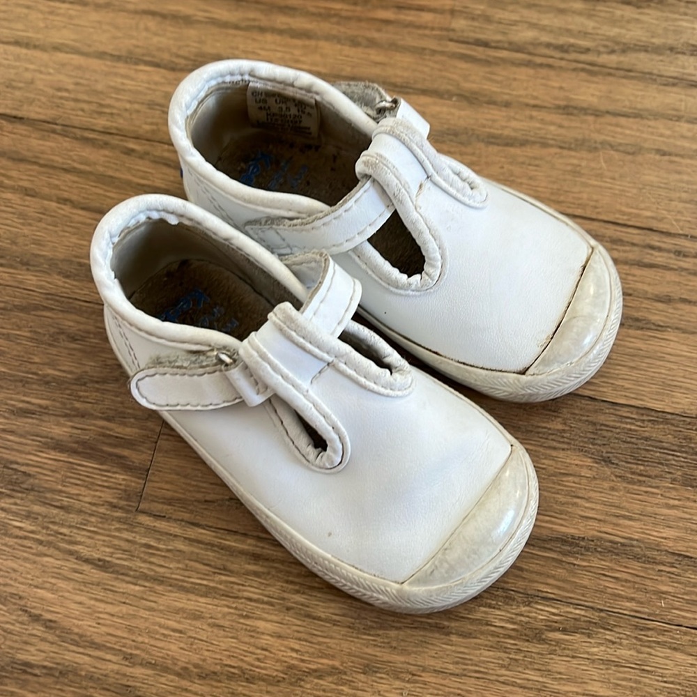 Keds size 4 leather Mary Jane walking shoe